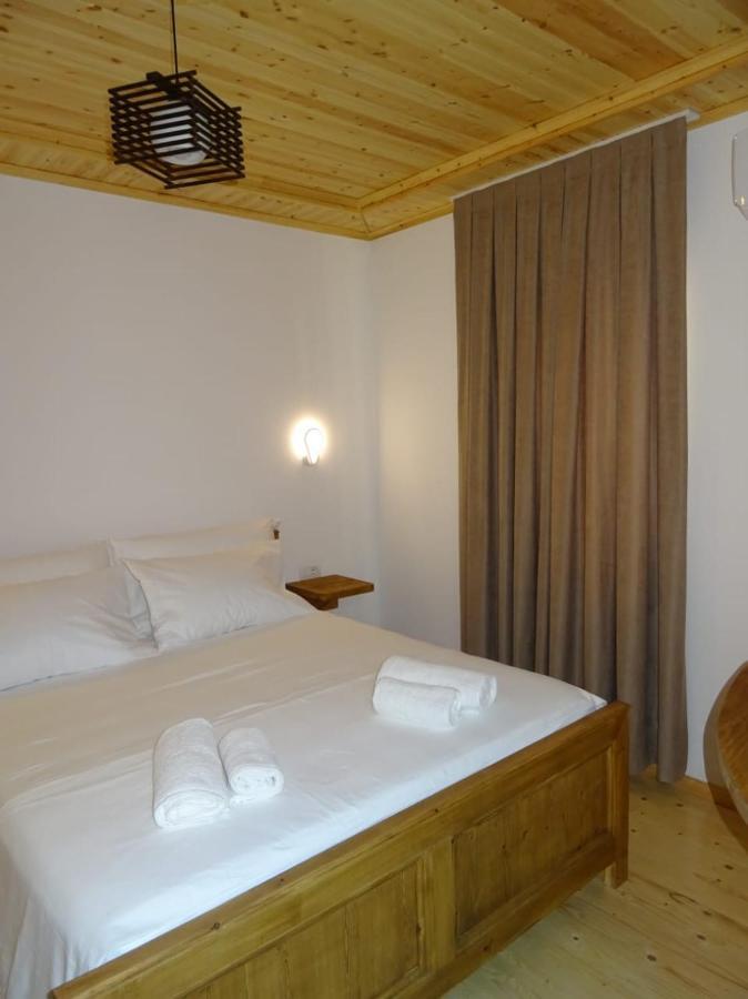 Guesthouse Riverside ベラト エクステリア 写真