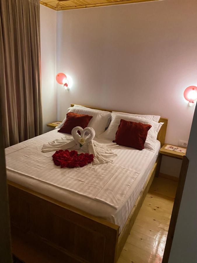 Guesthouse Riverside ベラト エクステリア 写真