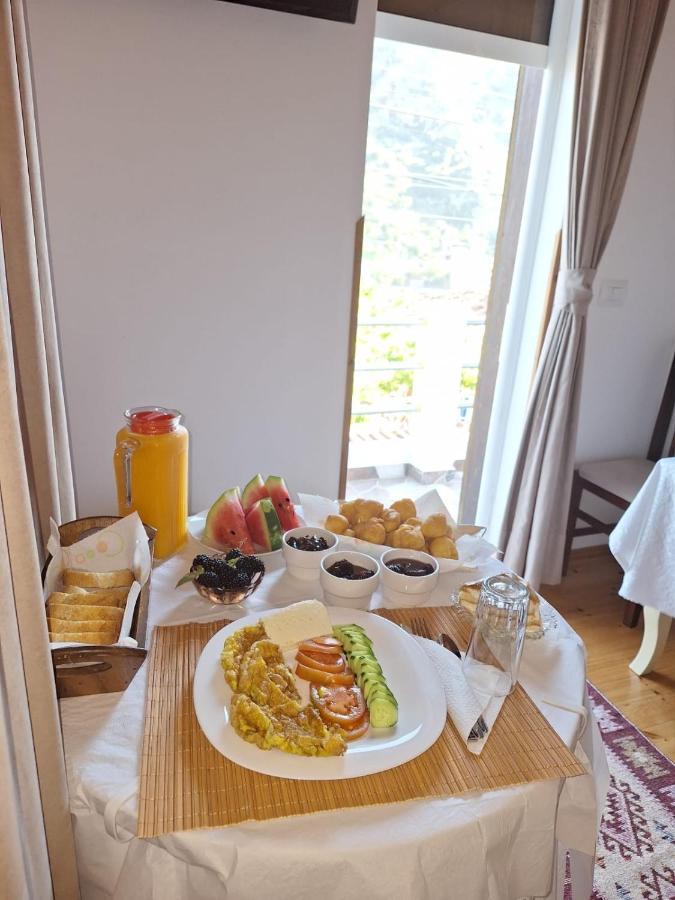 Guesthouse Riverside ベラト エクステリア 写真